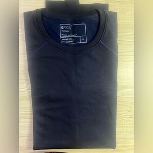 FIGS seamless women’s longsleeve  underscrub